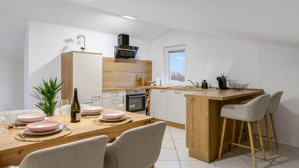 How to Make Money on Airbnb in Kenya (#5 Easy Steps)